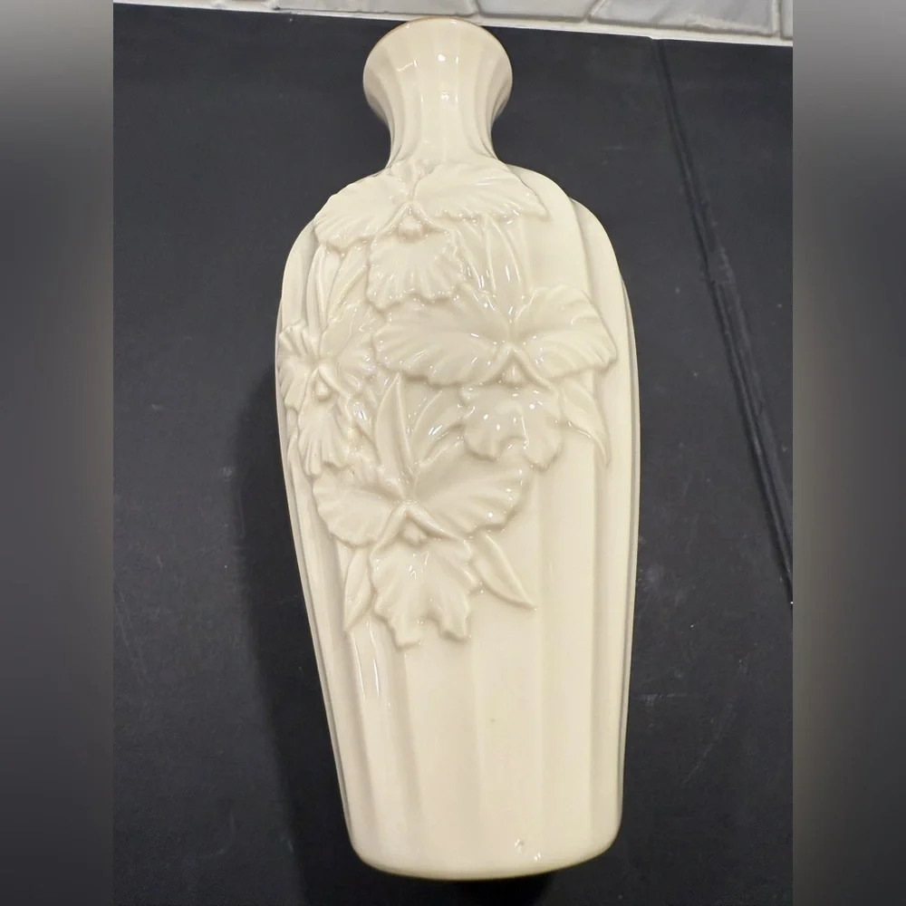 Lenox Bone China Vintage Orchid Vase 7 Inch Gold Rim Ivory Ribbed Double Sided